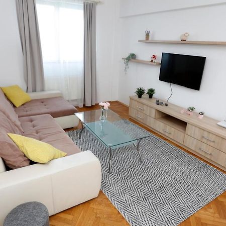 Rico'S 3 Bedroom City Center Apartment Bucareste Exterior foto