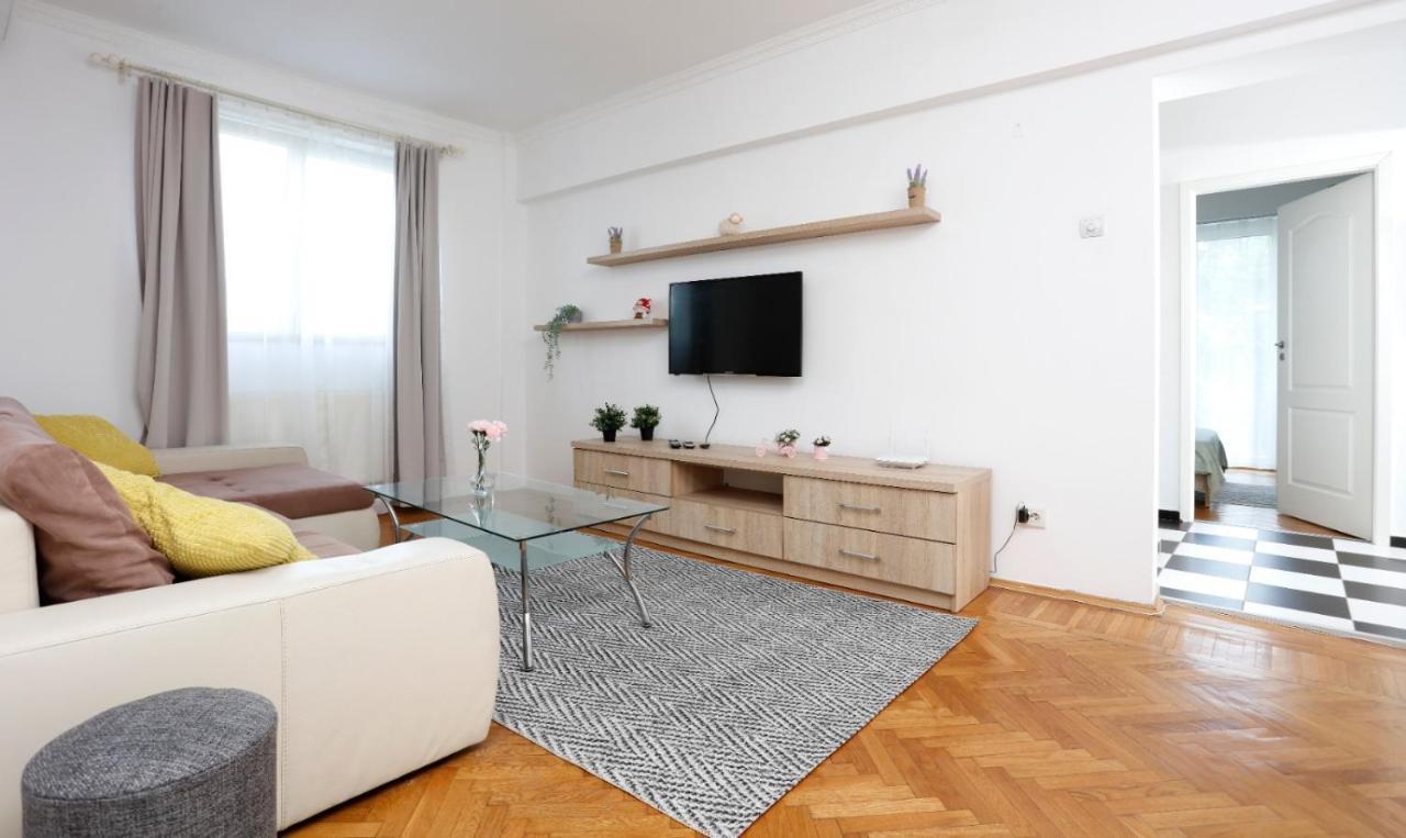 Rico'S 3 Bedroom City Center Apartment Bucareste Exterior foto